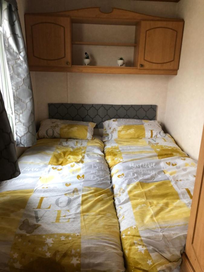 Lovely 3 Bedroom 8 Berth Caravan In 릴 외부 사진